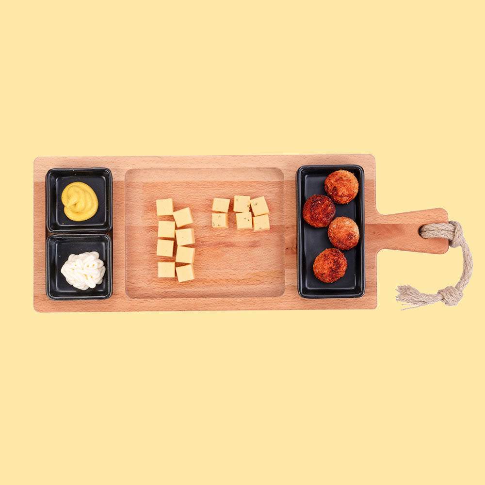 Borrelplank met drie bakjes – borrelplank met 3 bakjes, FSC beukenhout 49x19 cm | Kaas & Borrelz