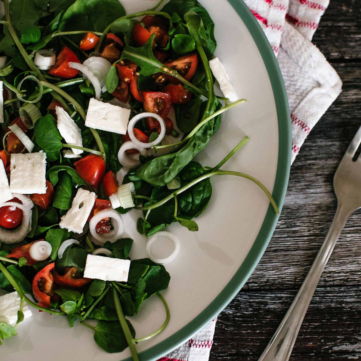 Salade met geitenkaas, rucola en tomaatjes | Kaas & Borrelz