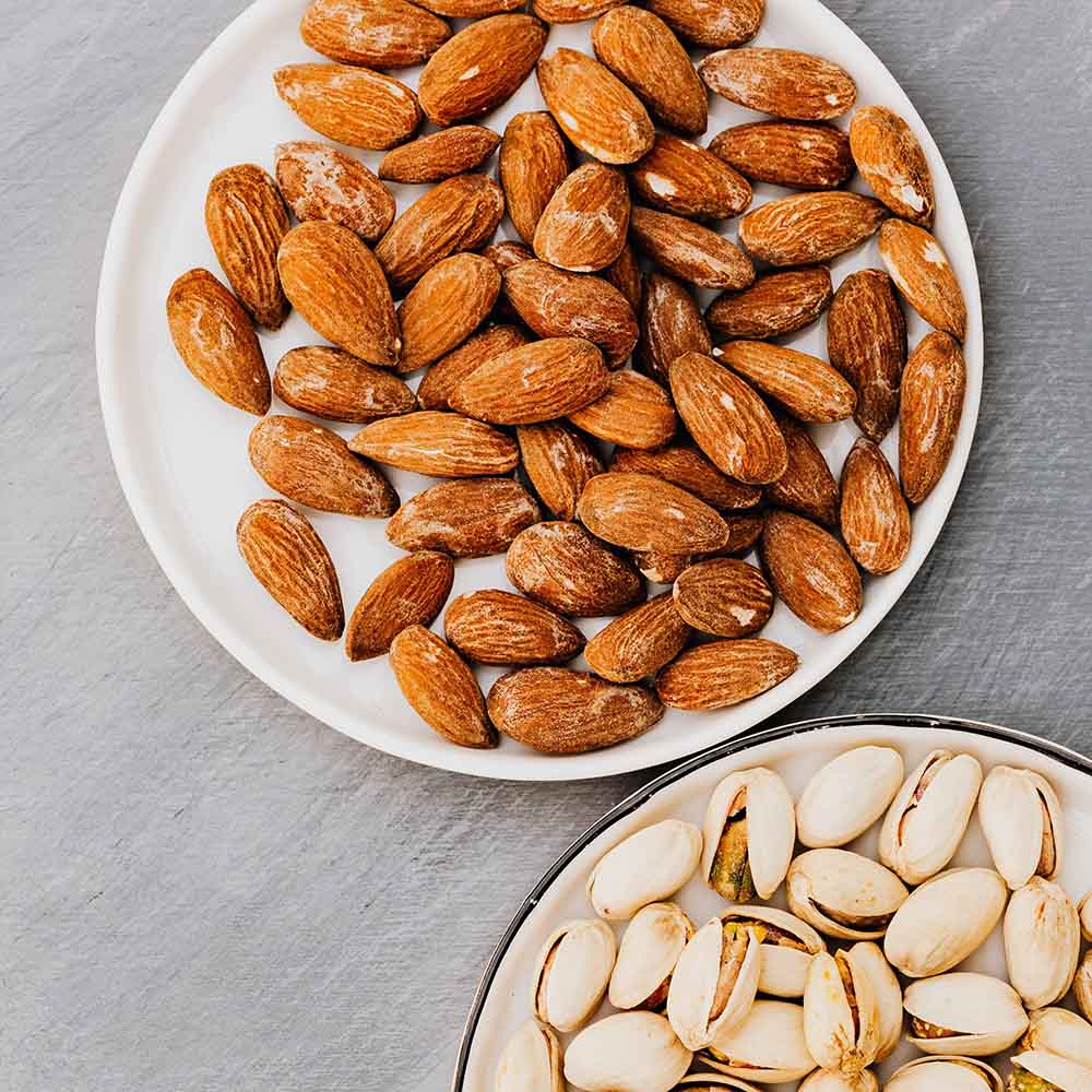 Amandelen geroosterd en gezouten – amandelen en pistachenoten mix, borrelnoten | Kaas & Borrelz