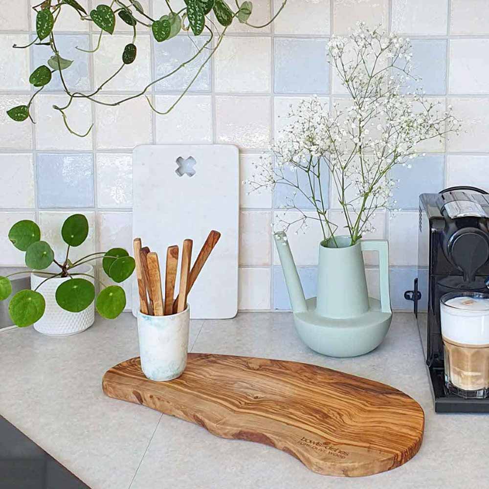 Olijfhouten borrelplank – olijfhouten borrelplank sfeer 3 | Kaas & Borrelz