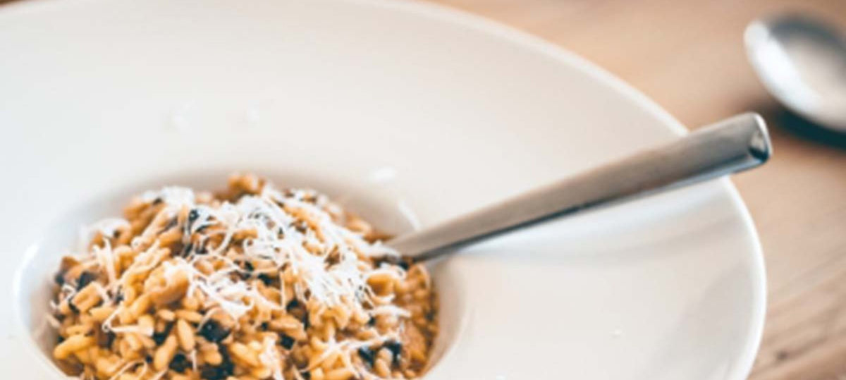 Romige risotto met kastanjechampignons en geraspte truffelkaas