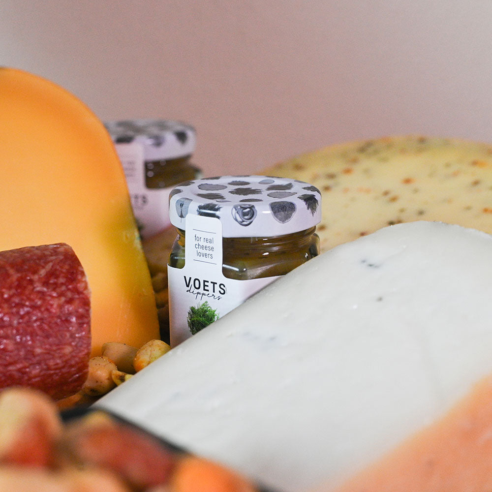 Borrelbox Genietend Genieten met Voets kaasdipper en jonge kaas | Kaas & Borrelz