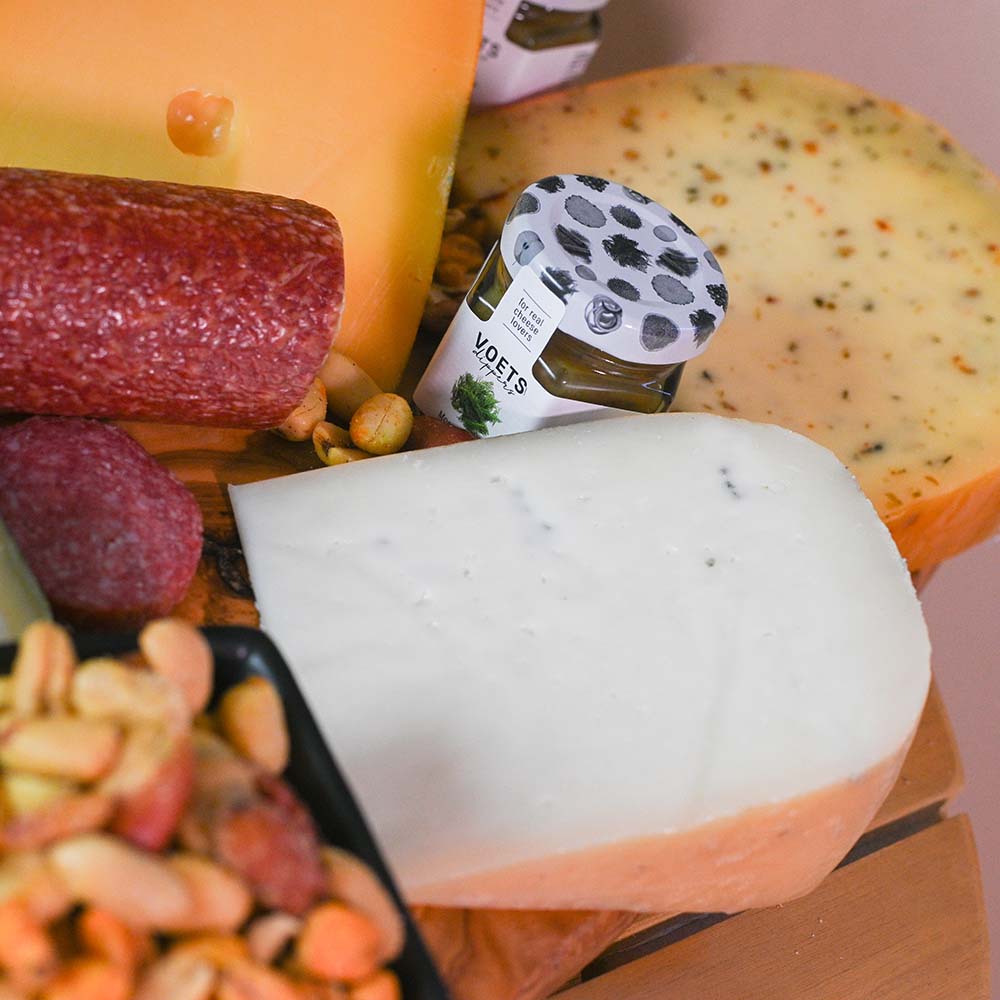 Borrelbox Genietend Genieten met oude kaas, worst en kaasdipper | Kaas & Borrelz