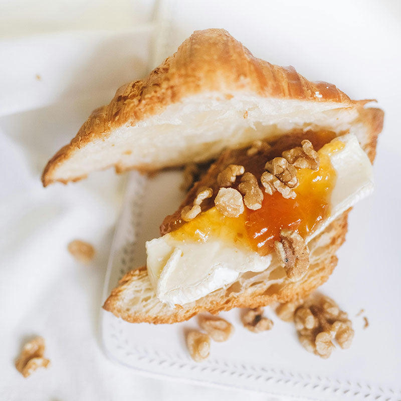 Roombrie – Roombrie croissant honing walnoot sfeer | Kaas & Borrelz