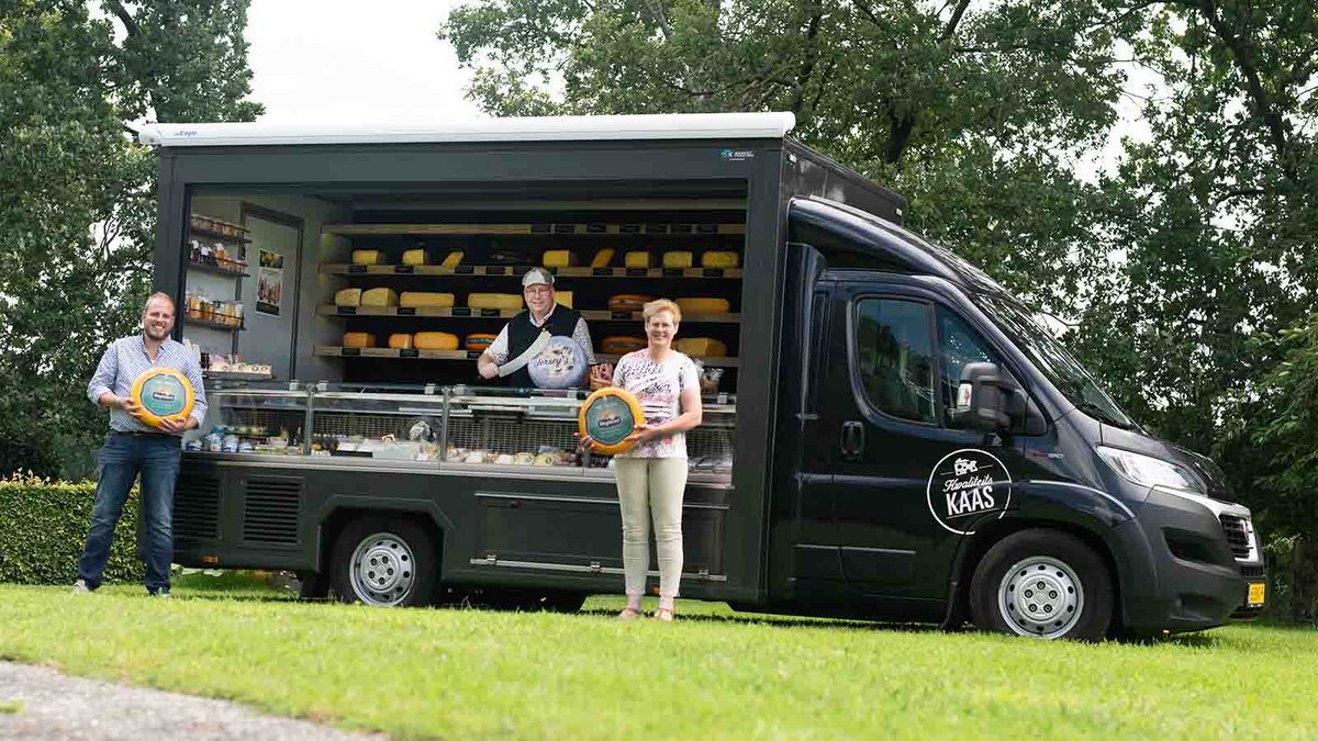 Familie achter Kaas & Borrelz en Cheese @Home bij de kaasauto