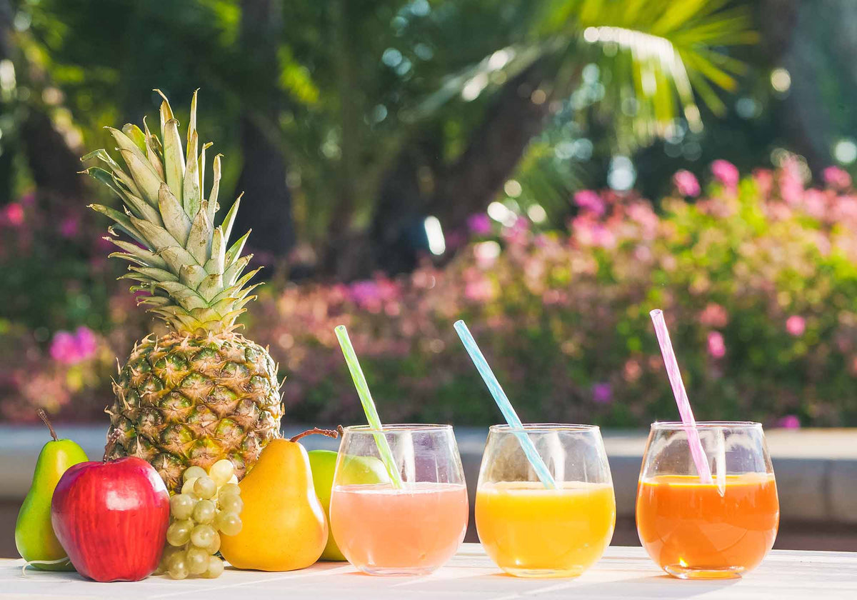 Kleurrijke fruitsappen met ananas en appel | Kaas & Borrelz