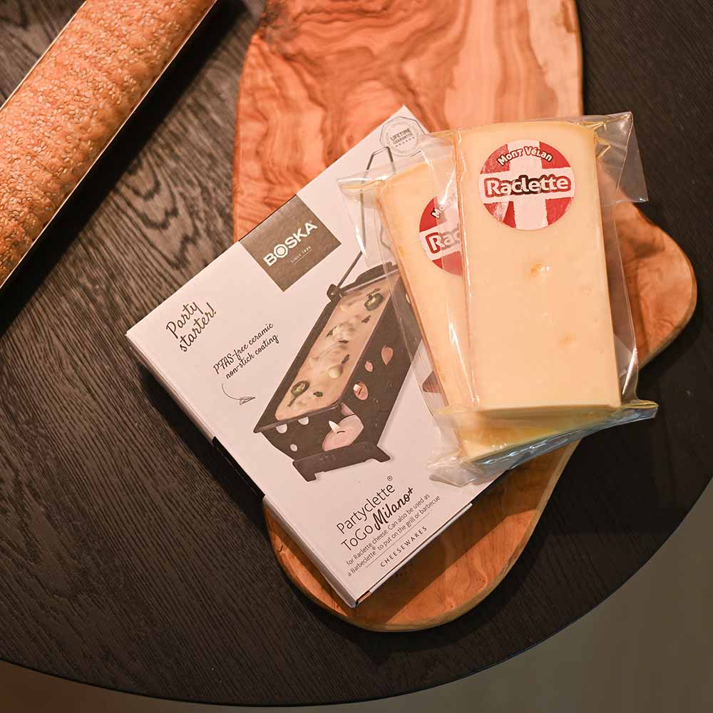 Raclette cadeaupakket met Boska raclettehouder en vacuüm verpakte plakken Mont Vélan raclettekaas | Kaas & Borrelz