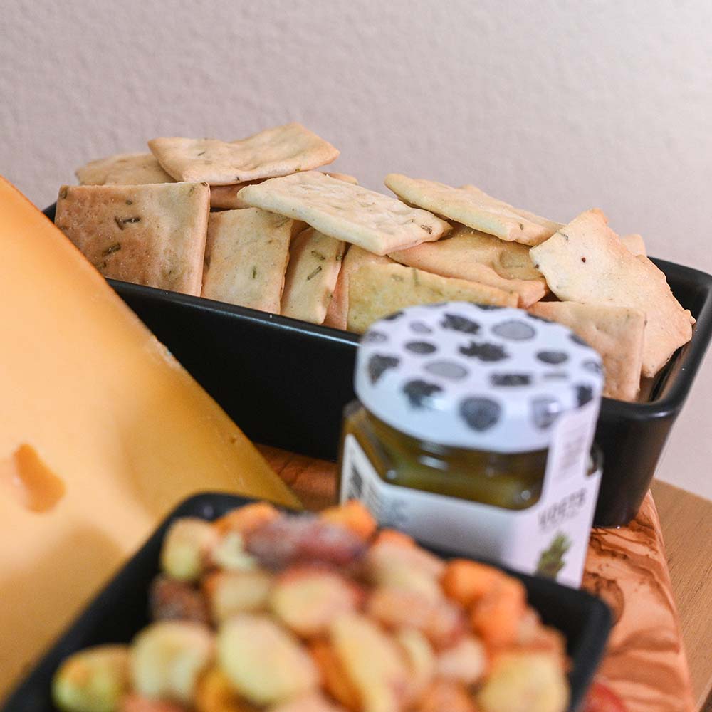 Borrelbox Smakelijke Smaken met crackers, Voets kaasdipper en kaas | Kaas & Borrelz