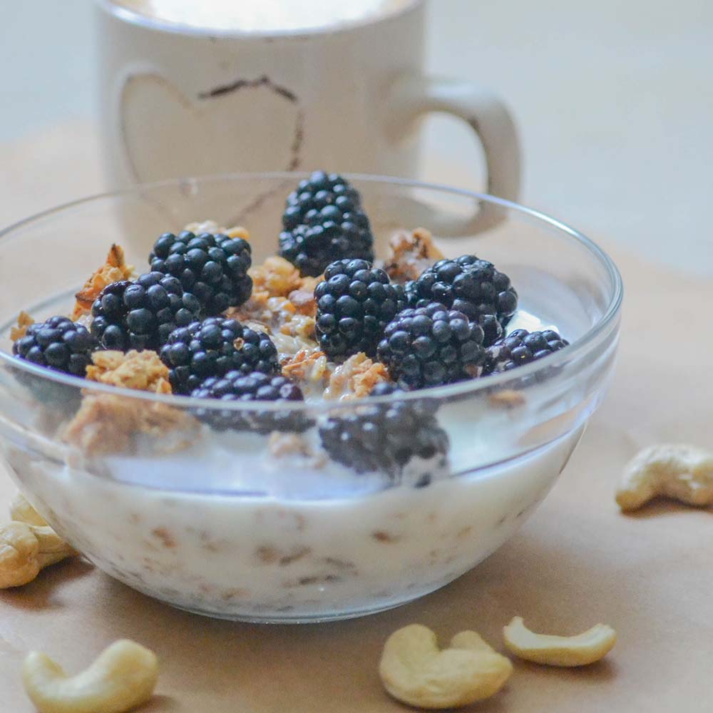 Rauwe cashewnoten – yoghurt met bramen en cashewnoten | Kaas & Borrelz