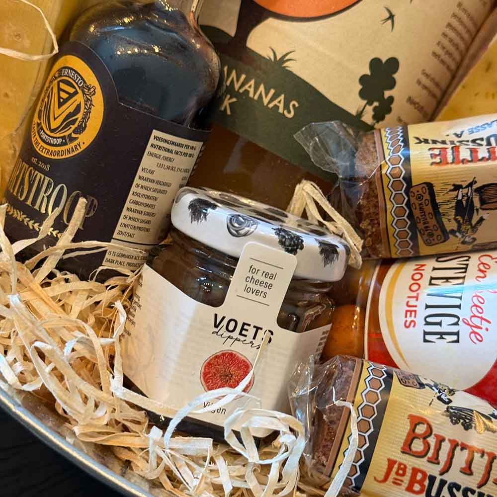 Borrelpakket in Zinken Bak – zinken bak gevuld als ontbijtpakket 1 | Kaas & Borrelz