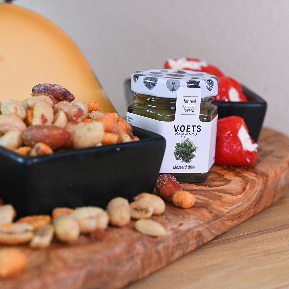Borrelplank met Voets kaasdipper en kaas | Kaas & Borrelz